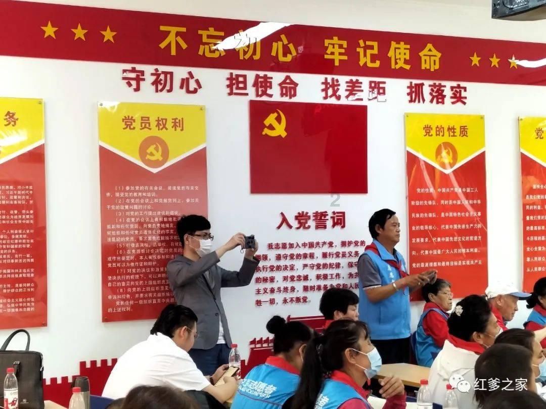 在职场上如何与同事相处呢？游戏画面